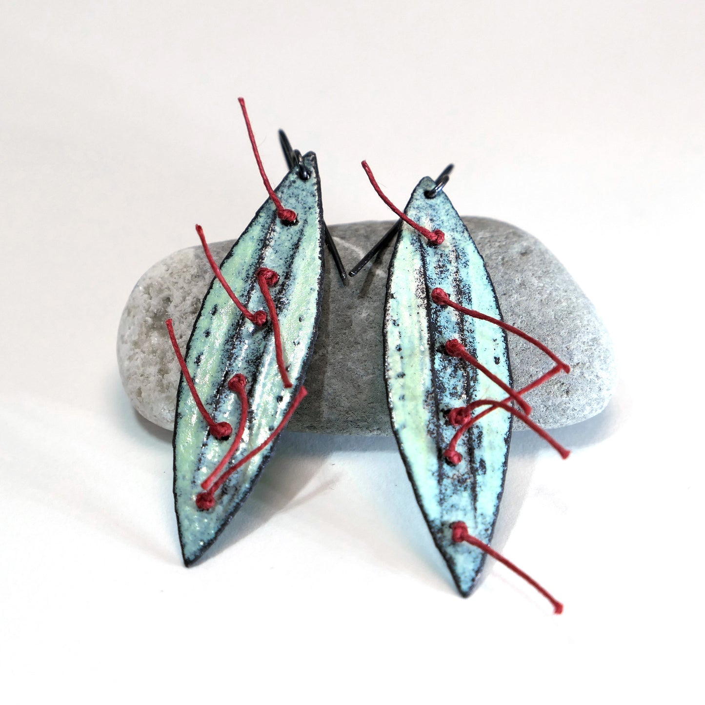 Lozenge pistachio earrings with red linen thread