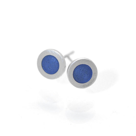 Small flat round ear studs with Grey- blue coloured enamel in the centre