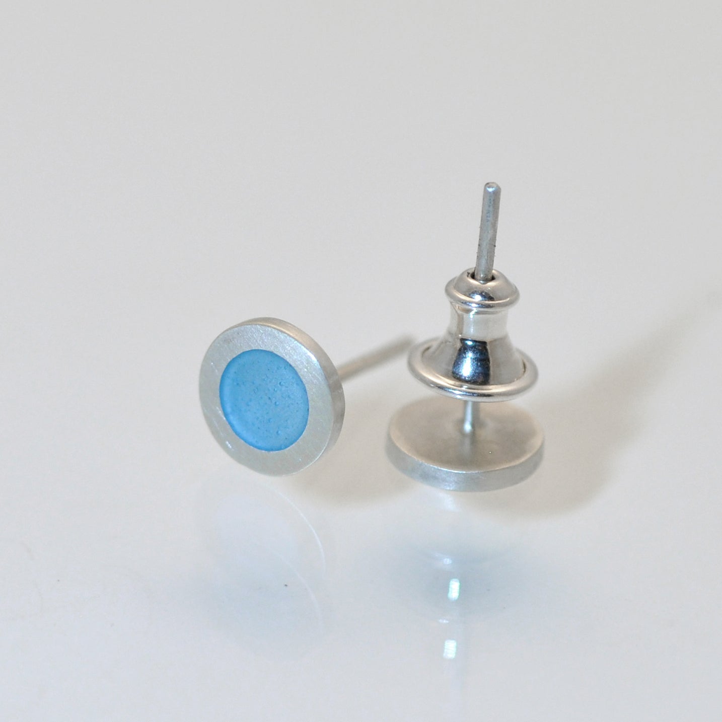 Small round silver flat ear studs, light blue turquoise