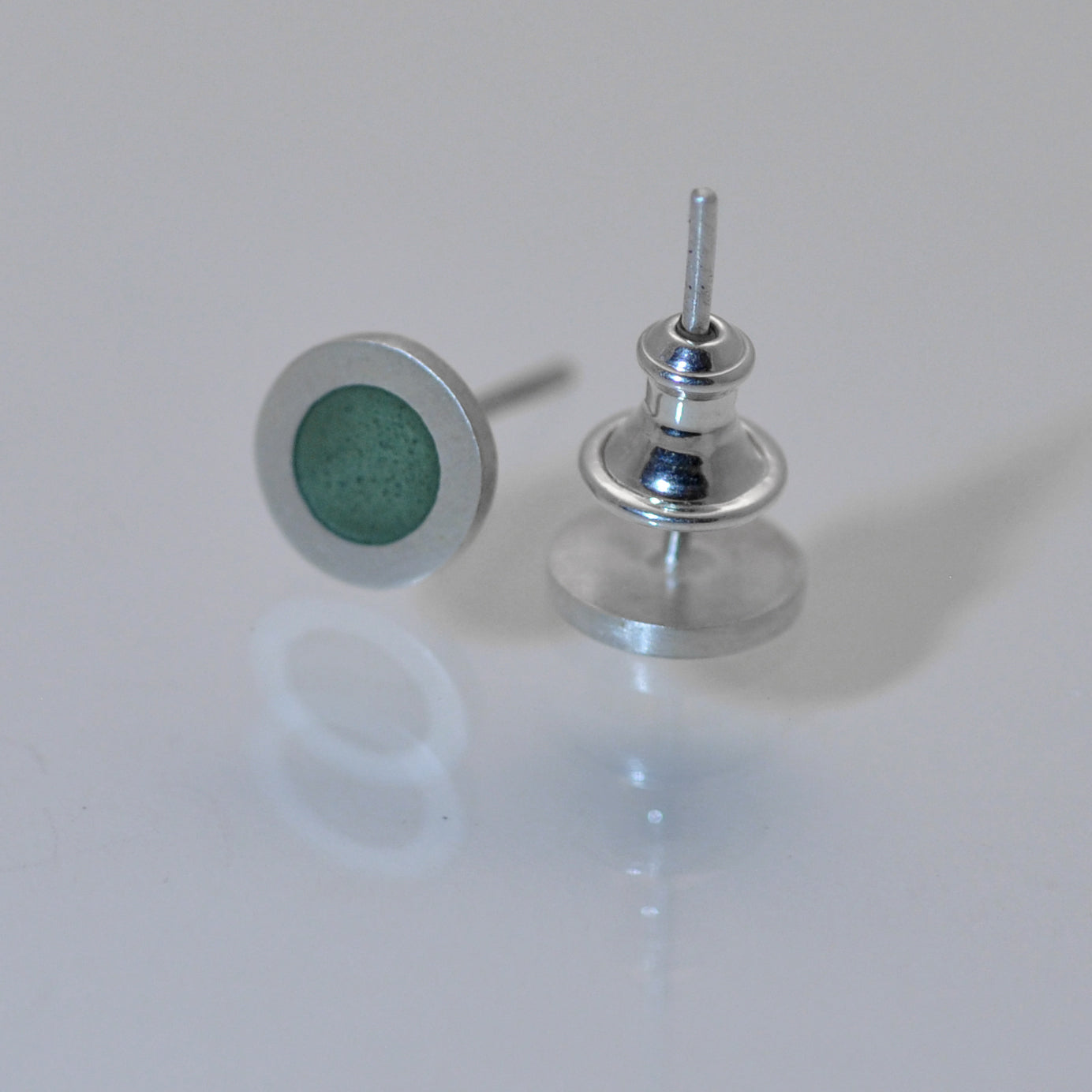 Small round silver flat ear studs, green grey