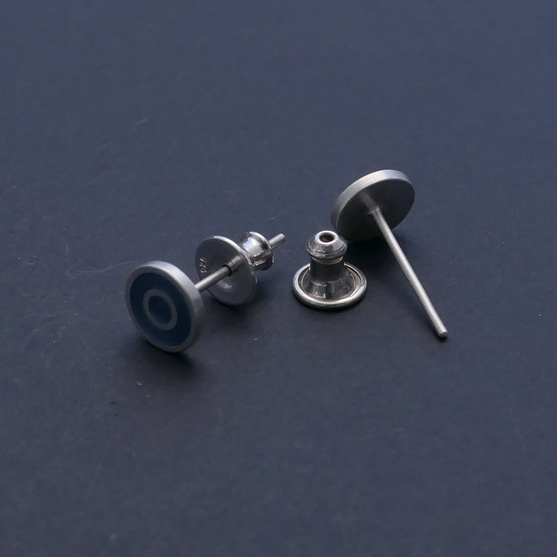 Small-flat-round-ear-studs-with-coloured-enamel-in-the-centre