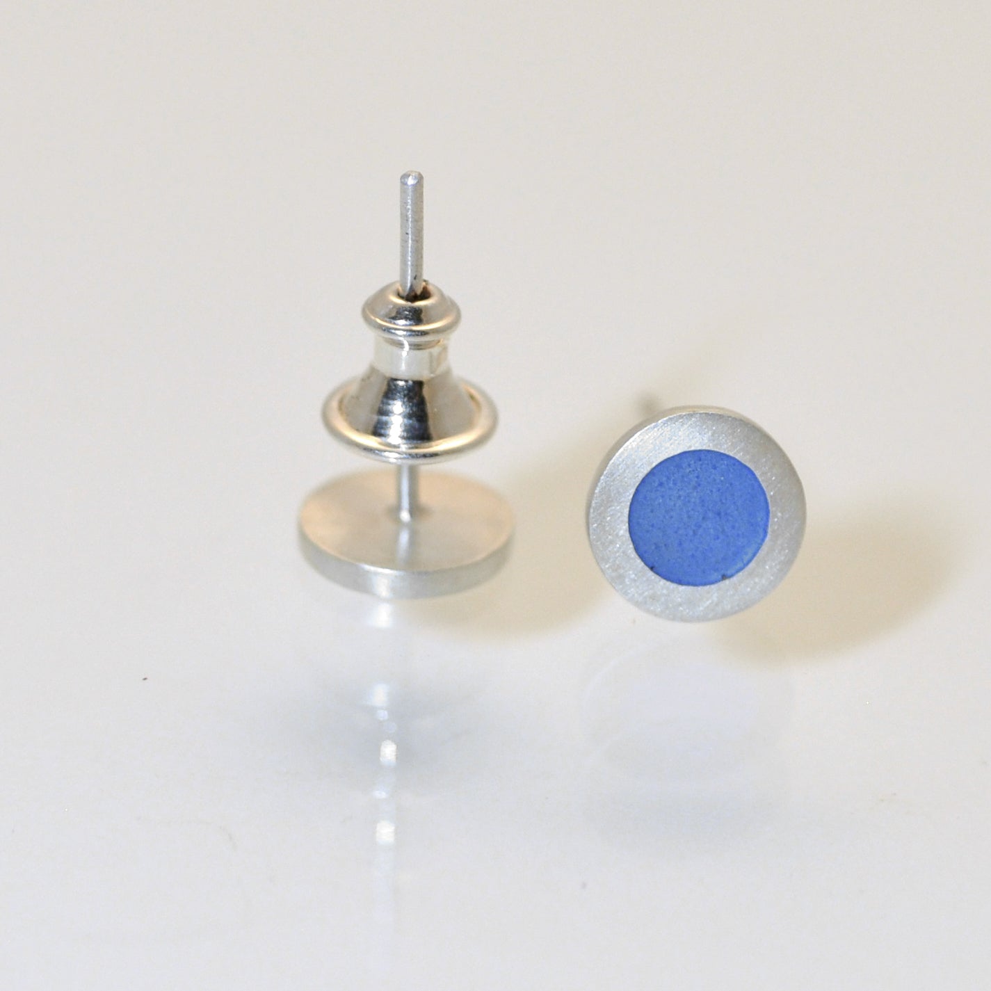 Small round silver flat ear studs, lavender