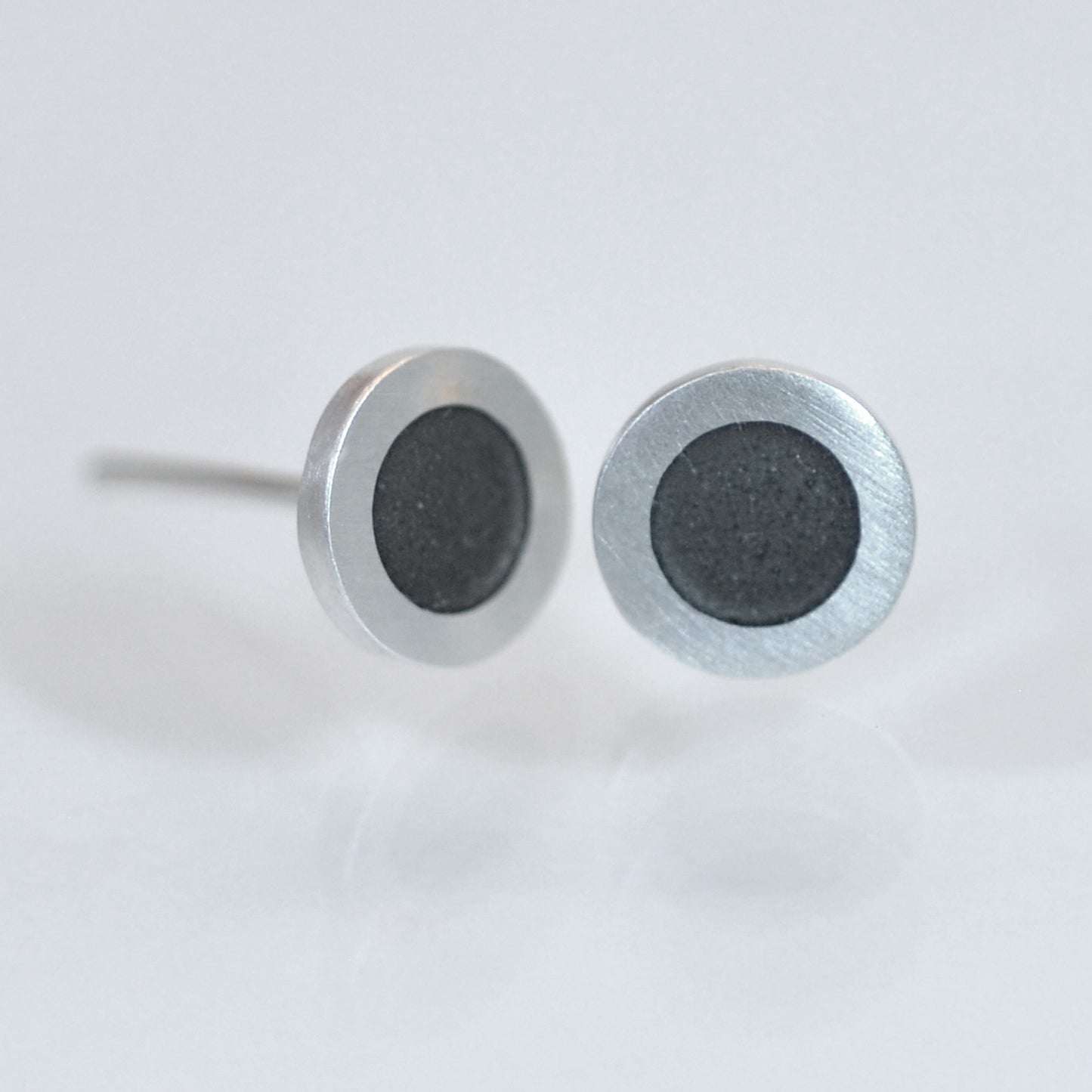 Small round silver flat ear studs, earth grey