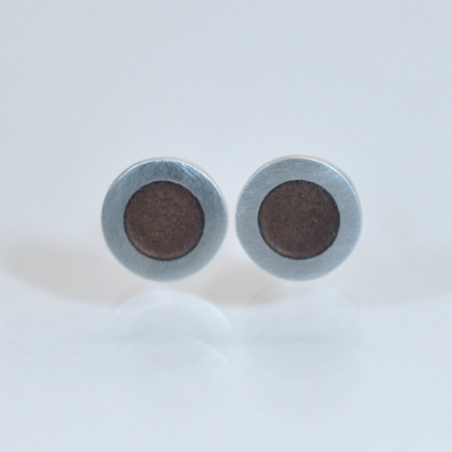 Small round silver flat ear studs, brown