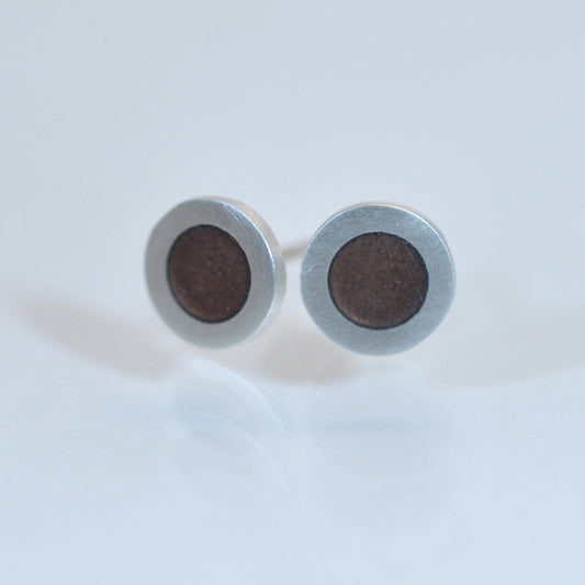 Small round silver flat ear studs, brown
