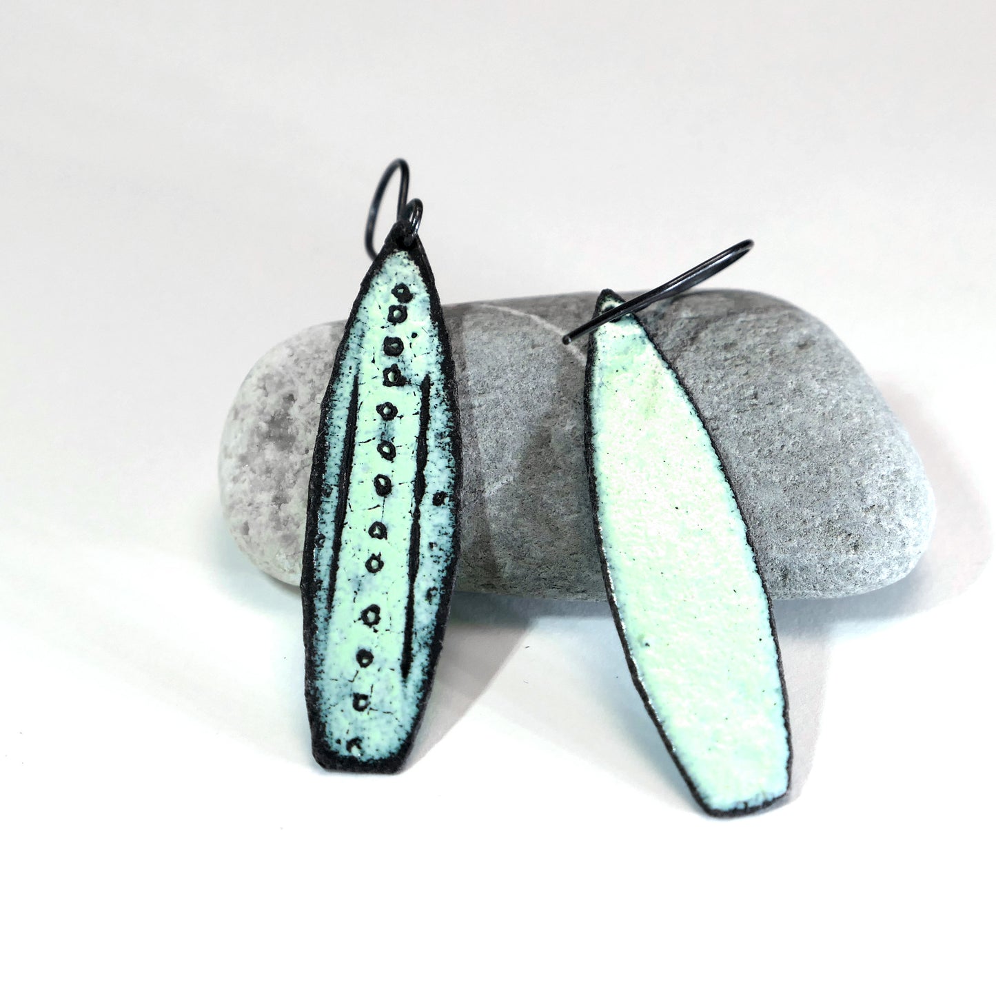 Pistachio earrings long and slender