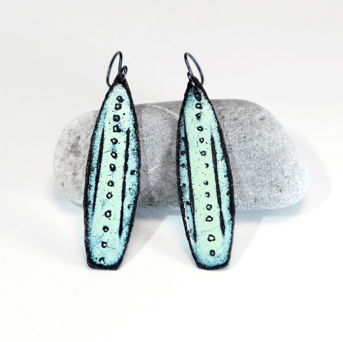 Pistachio earrings long and slender