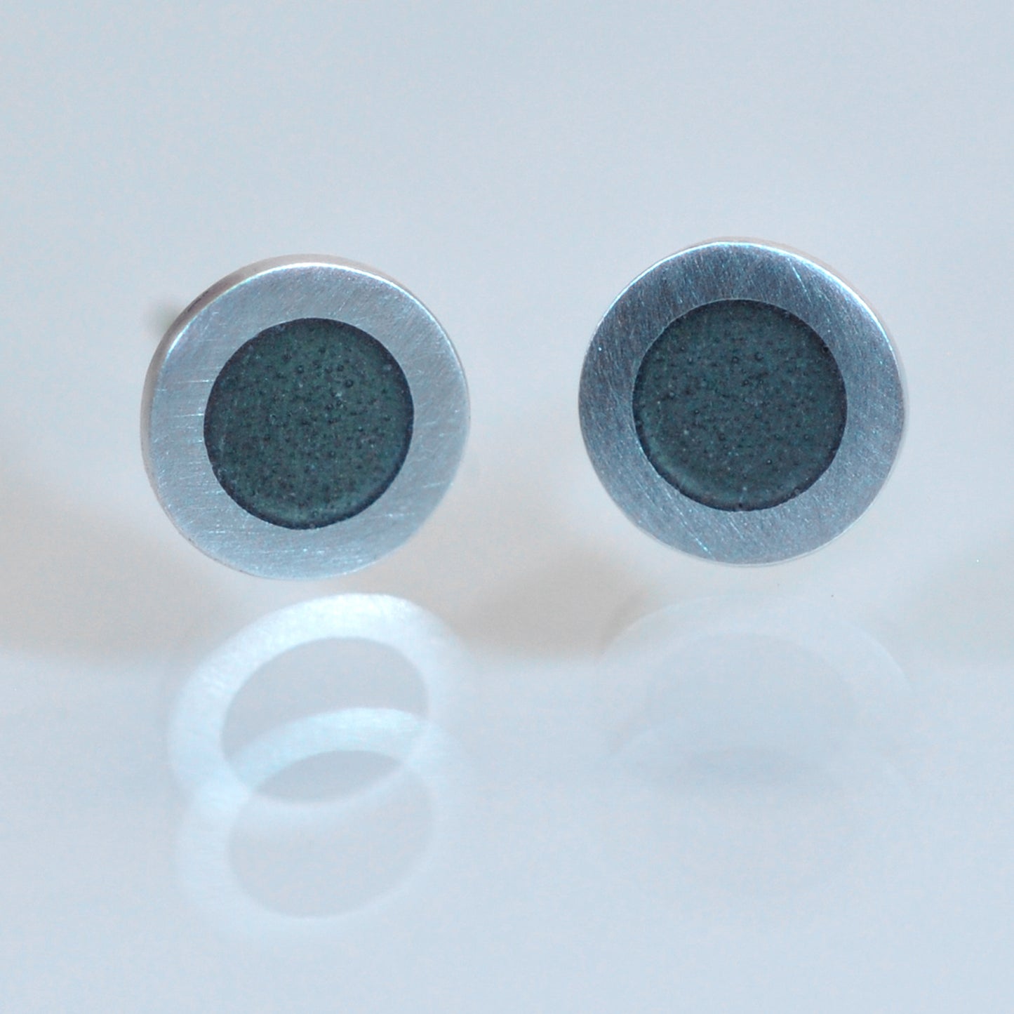 Small round silver flat ear studs, earth grey