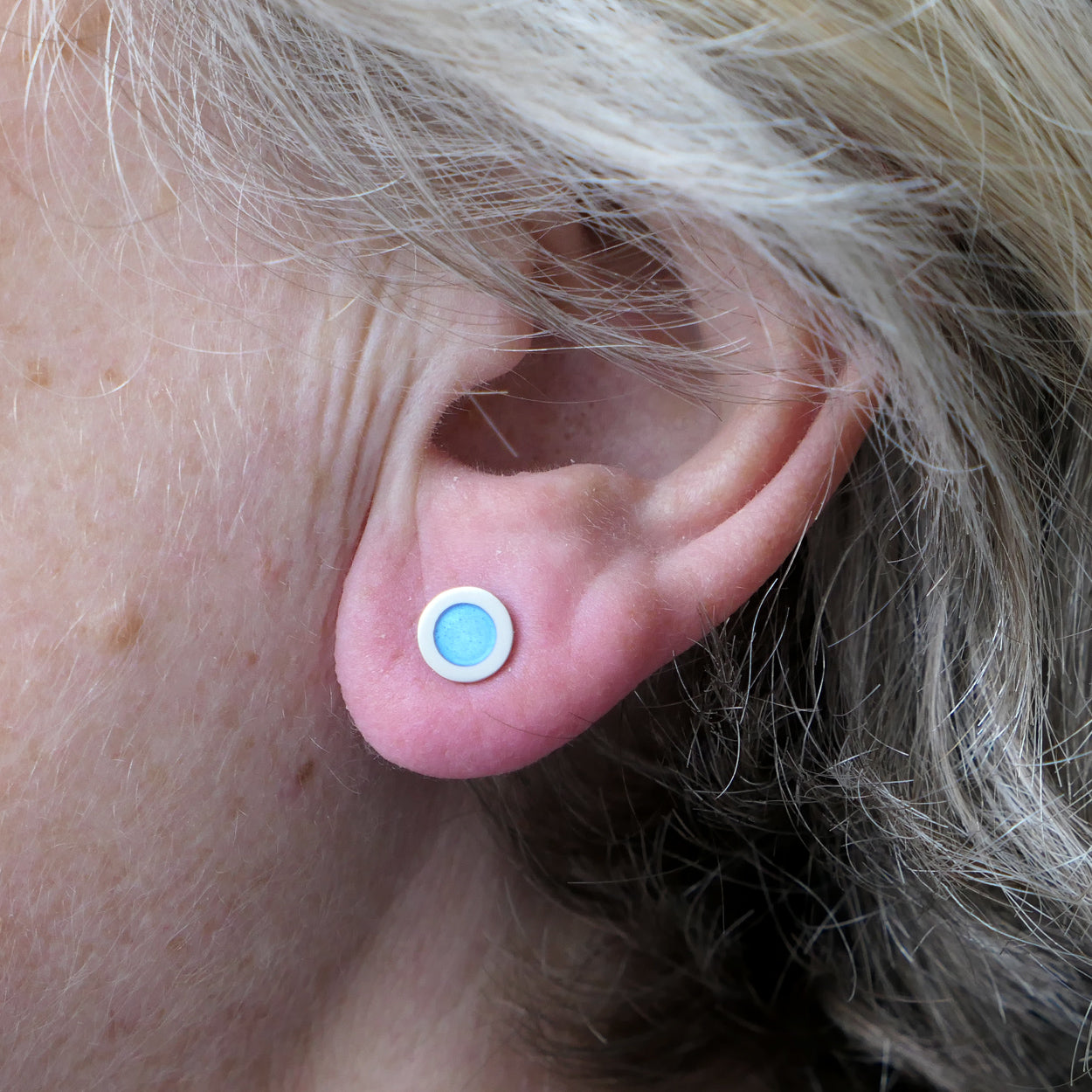 Small round silver flat ear studs, light blue turquoise