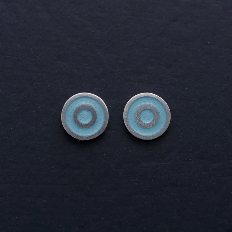 Small-flat-round-ear-studs-with-light-blue-Turquoise-coloured-enamel-in-the-centre