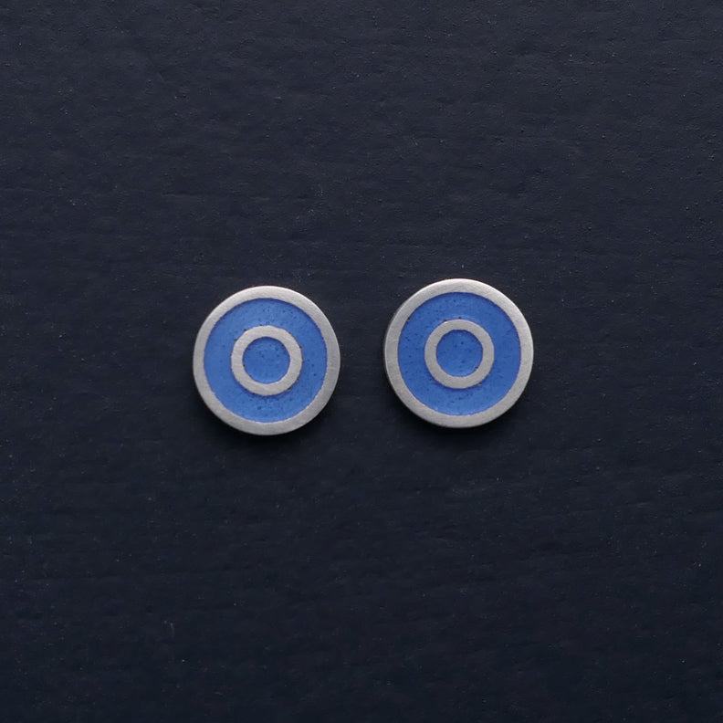  Small-flat-round-ear-studs-with-Lavender-coloured-enamel-in-the-centre