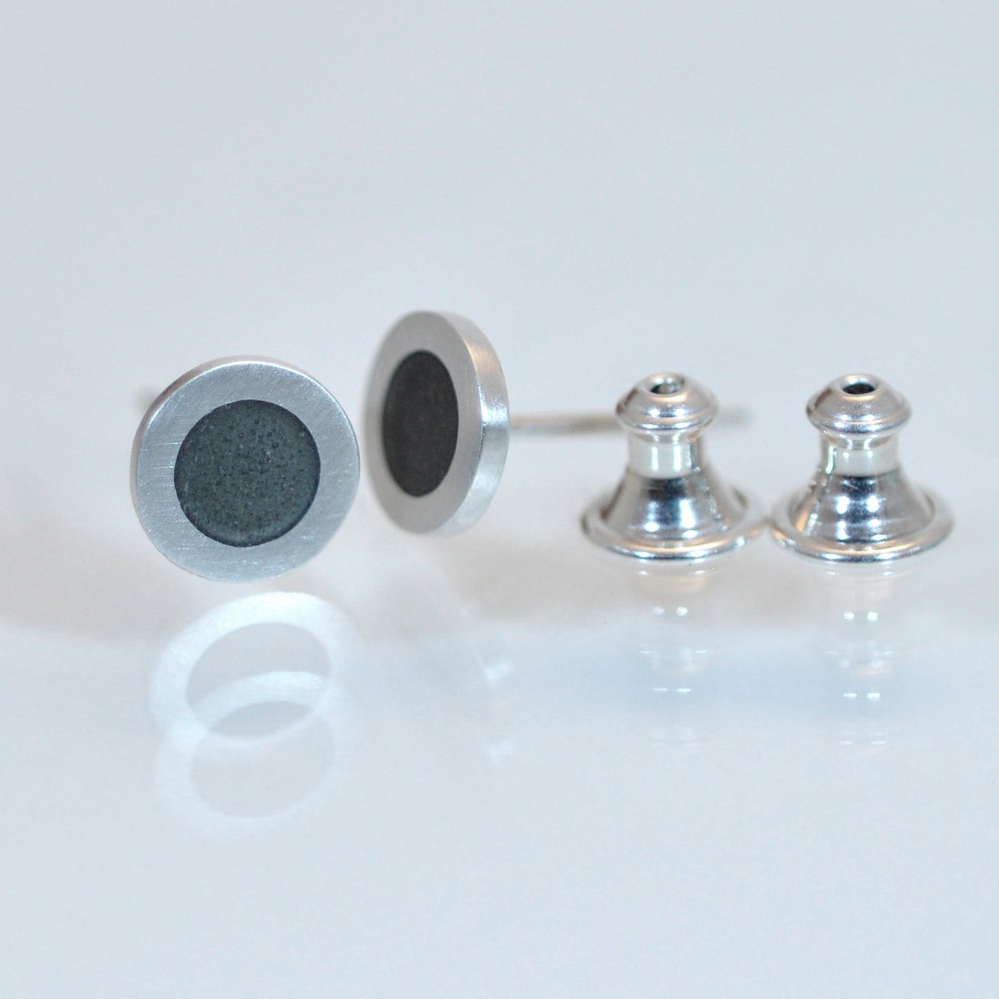 Small round silver flat ear studs, earth grey
