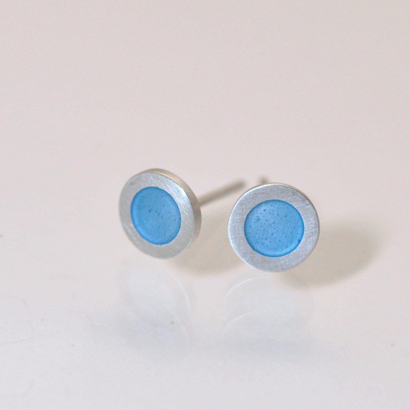 Small round silver flat ear studs, light blue turquoise