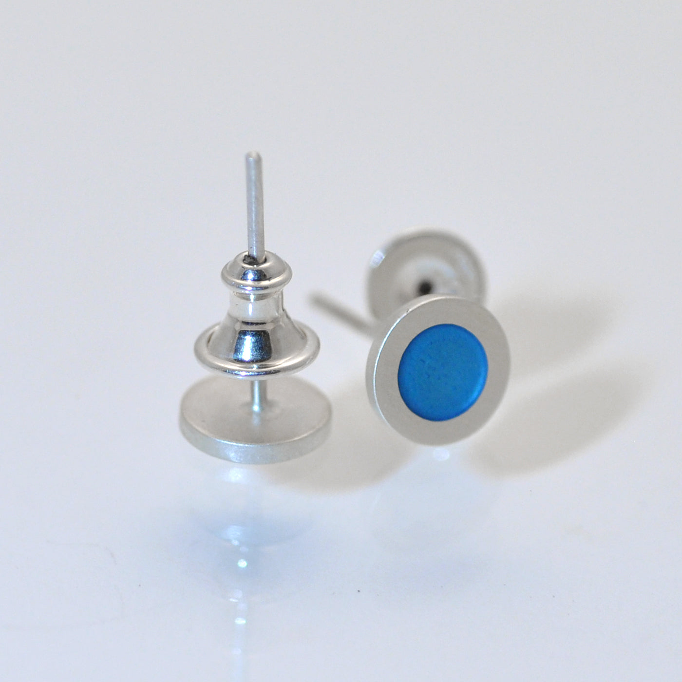 Small round silver flat ear studs, blue turquoise
