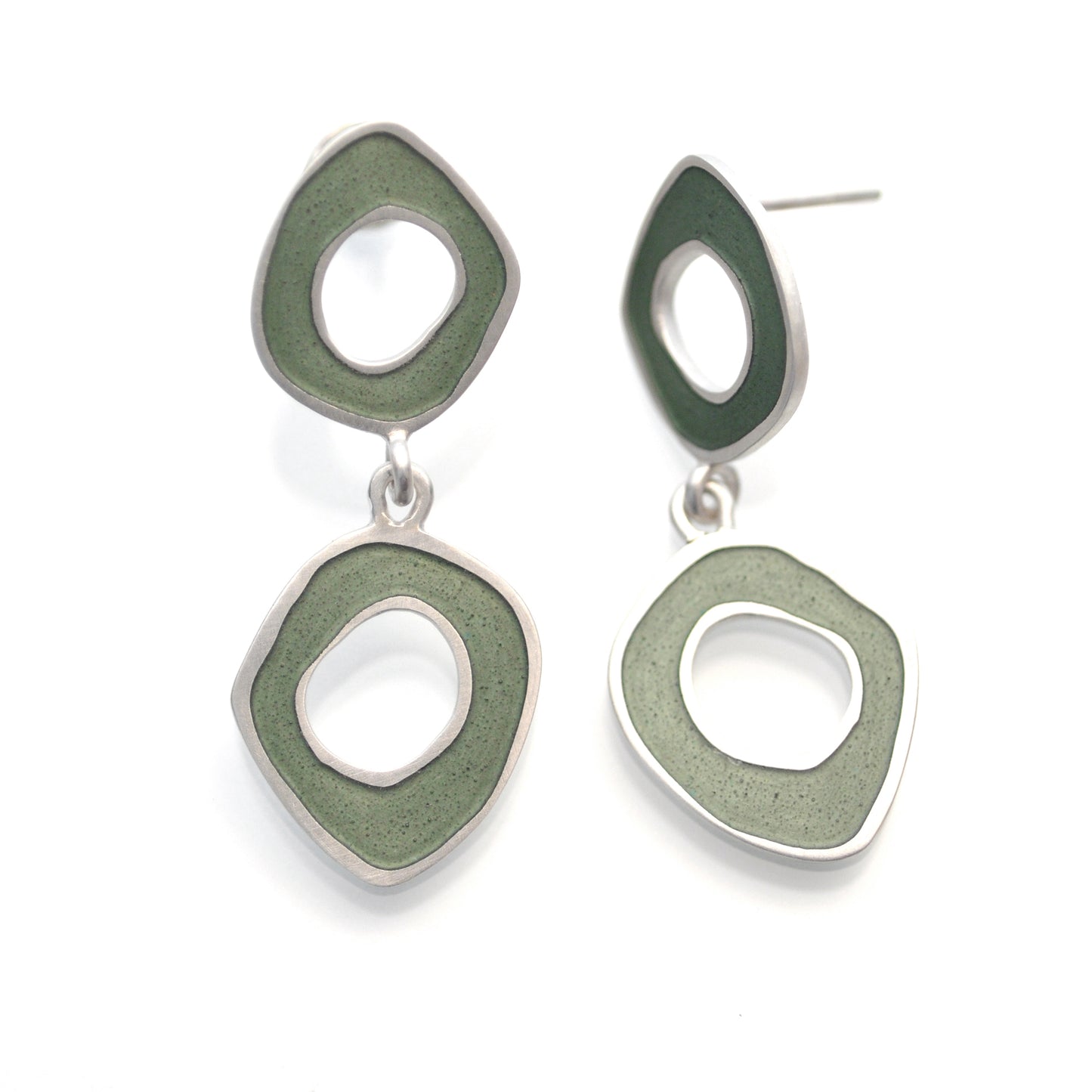 ‘Flat-Boulder’ earrings, double loop, green grey
